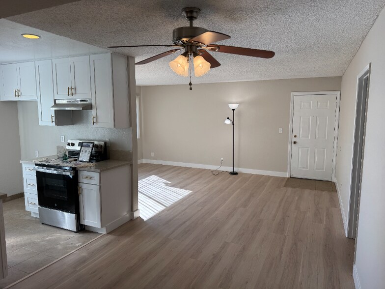 Building Photo - 626 E Verdugo Ave