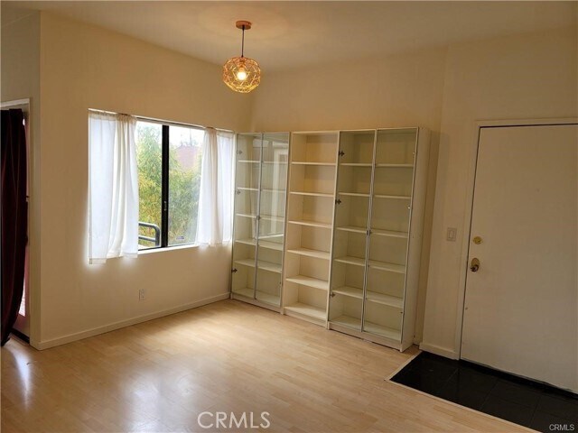 Building Photo - 360 S Los Robles Ave