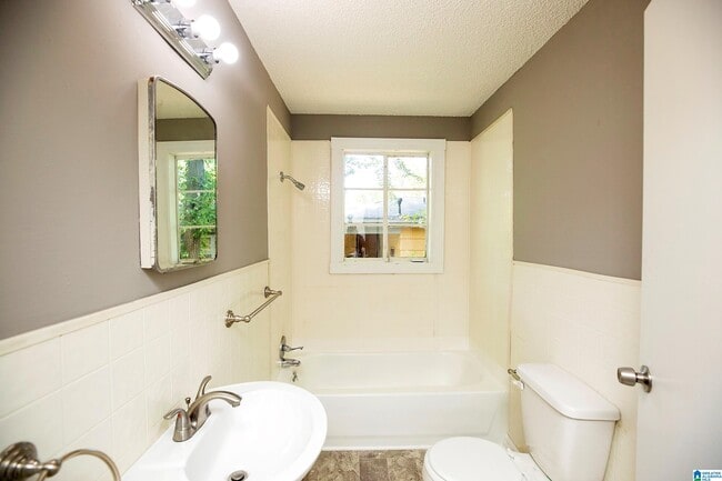 Building Photo - 410 Swann Dr