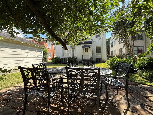 Building Photo - 1710 Bolsover St