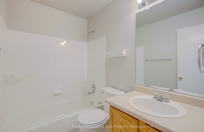 Building Photo - 9641 Cove Creek Dr