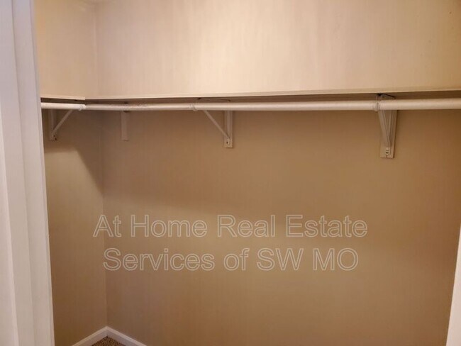 Building Photo - 308 Excalibur Ct