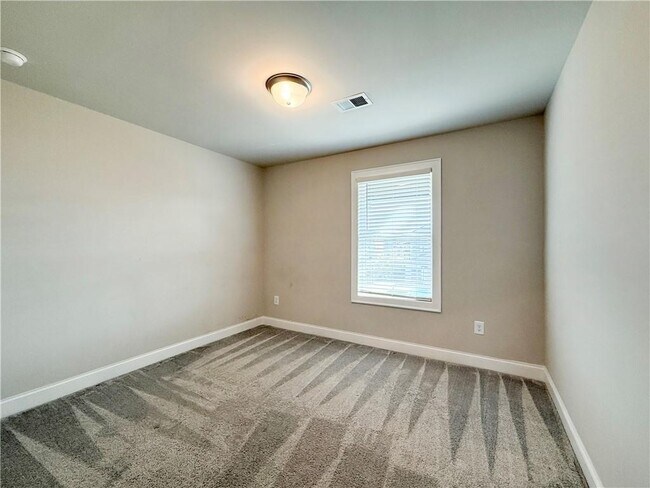 Building Photo - 732 Mulberry Walk