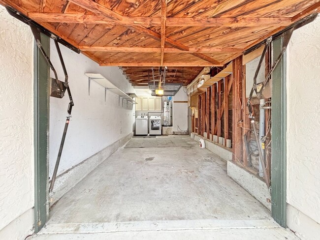 Building Photo - Beautiful 3BD/3BA Townhouse in Fashion Val...