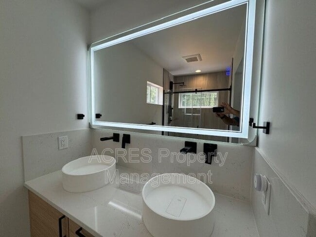 Building Photo - 9423 36th Ave SW