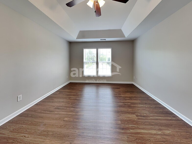Building Photo - 1009 Yarrow St