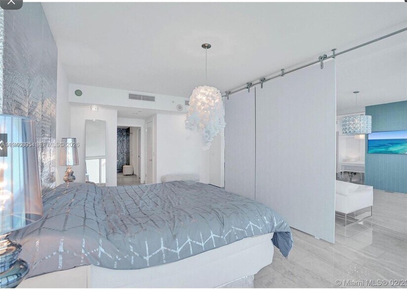 Building Photo - 17001 Collins Ave