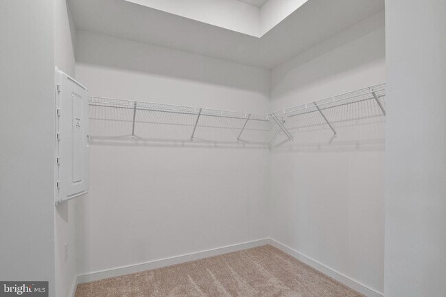 Building Photo - This stunning luxury 2-story condo has 3 beds & 2.5 baths with over 1500 sq ft of living space.