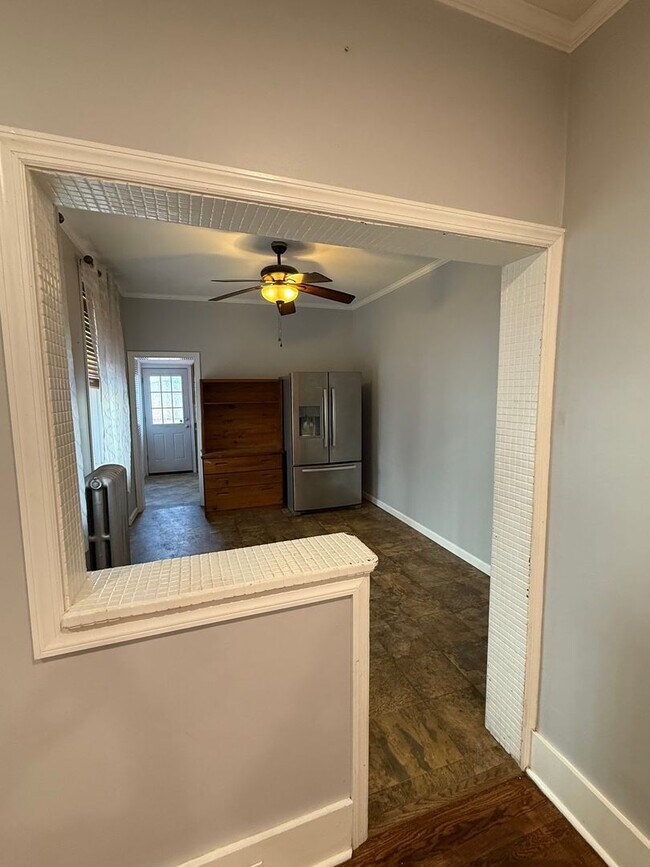 Building Photo - 3-Bedroom 1.5-Bathroom Home with Garage in...