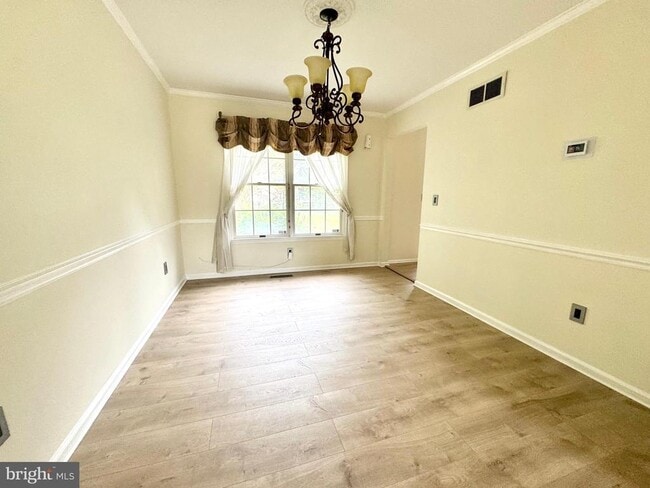 Building Photo - 501 Falcon Dr
