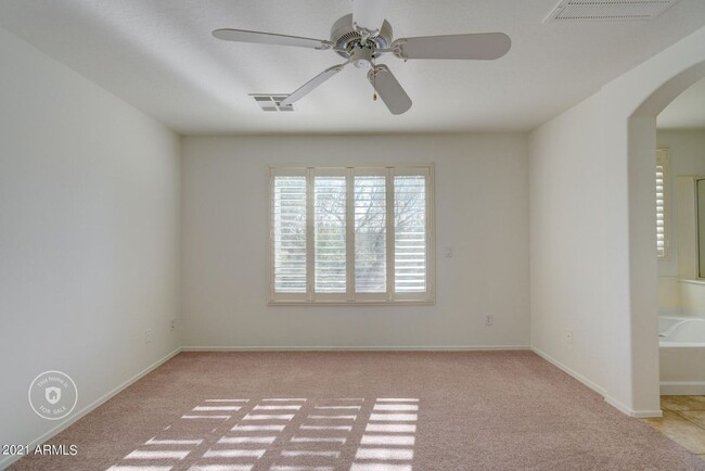 Building Photo - Gorgeous 4 Bed 3 Bath 3 Car home in Peoria with community Pool