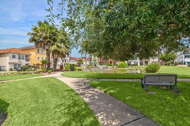 Building Photo - 7231 Laguna Villas