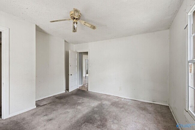 Building Photo - Single Family Home For Rent