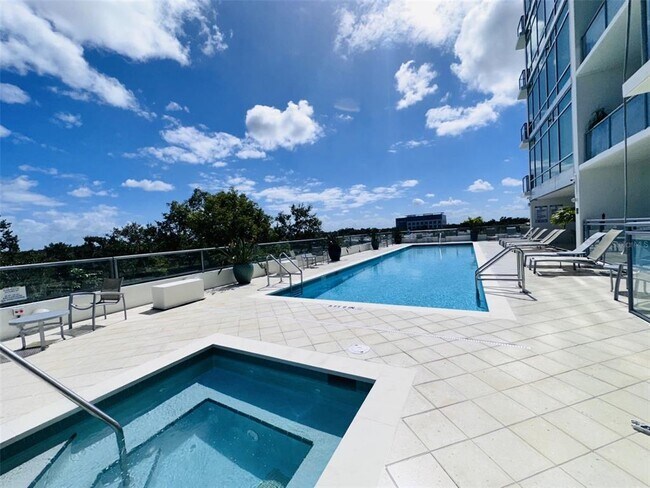 Building Photo - 101 S Eola Dr