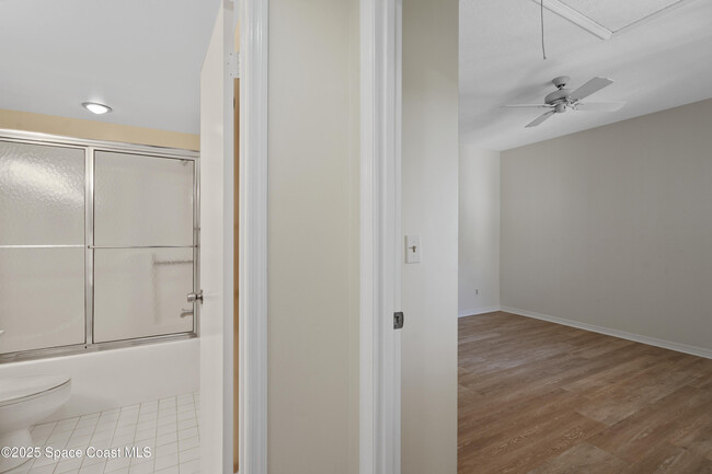 Building Photo - 6165 S Mirror Lake Dr