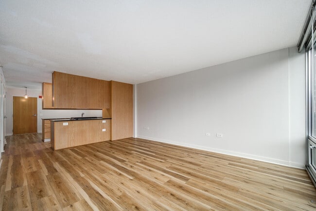 Building Photo - 9655 Woods Dr