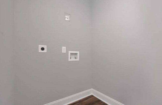 Building Photo - NEW LISTING!!!!!
