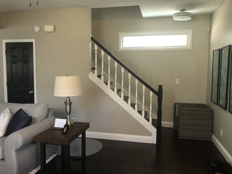 Entrance. View entering front door. - 210 Heritage Ln