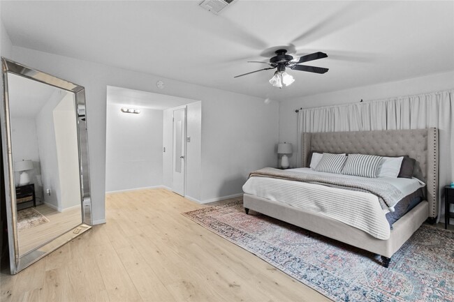 Building Photo - 12997 Trail Hollow Dr