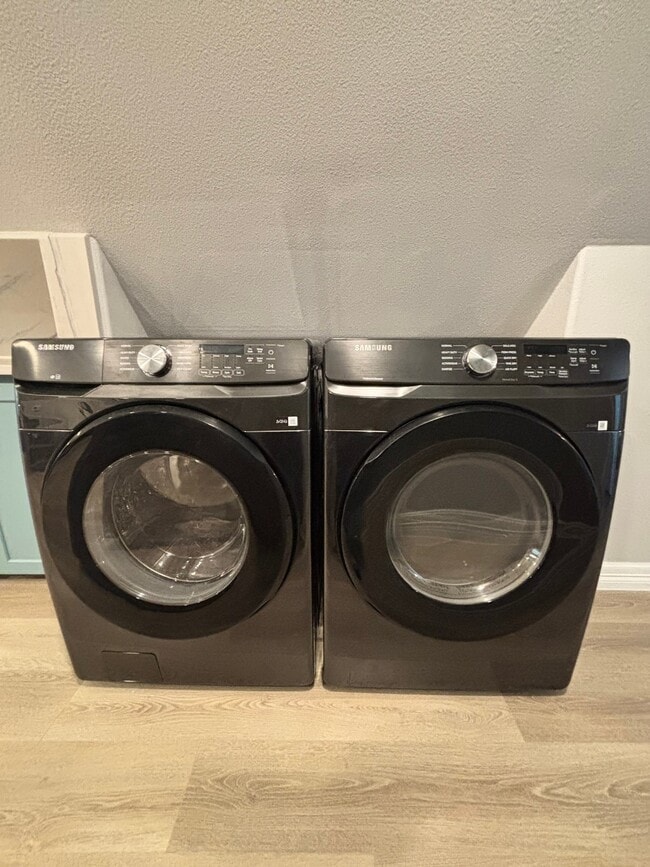 Building Photo - 427 Rice Ave