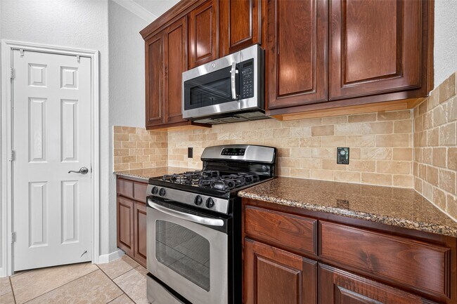 Building Photo - 50 Vershire Cir