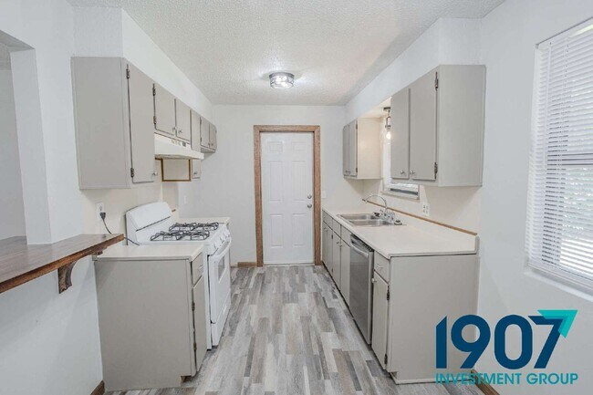 Building Photo - 608 N Janeway Ave