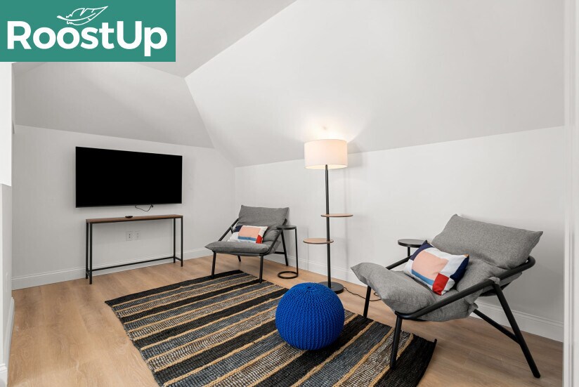 Building Photo - RoostUp Furnished Private Bedroom with Pri...