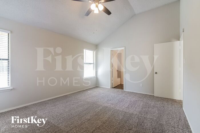 Building Photo - 2216 Turf Club Dr