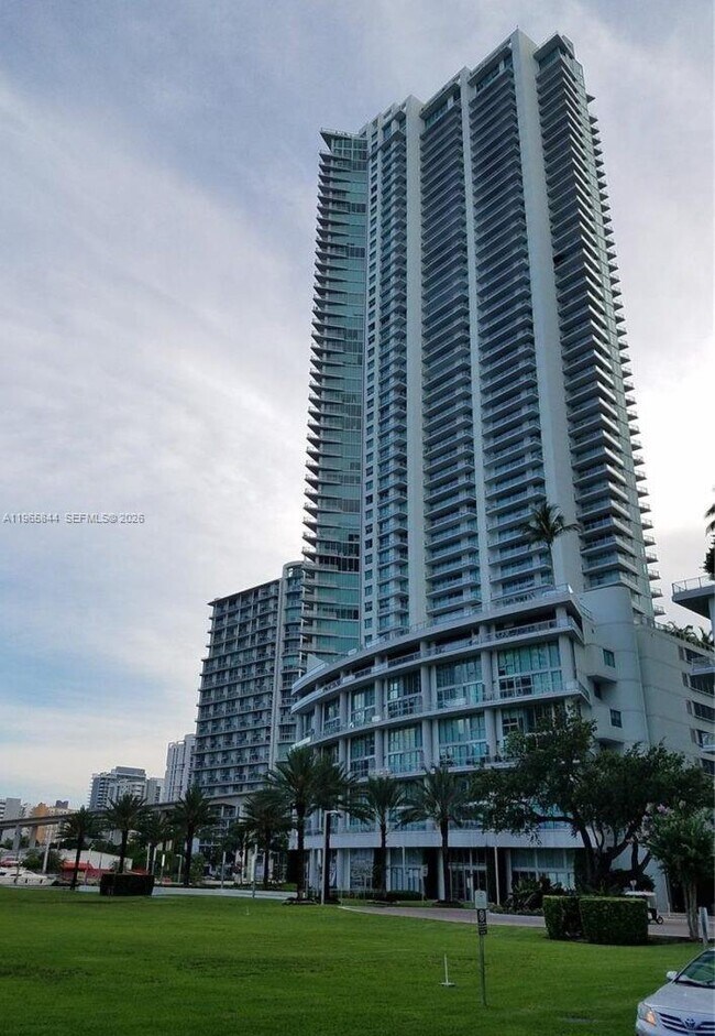 Building Photo - 350 S Miami Ave