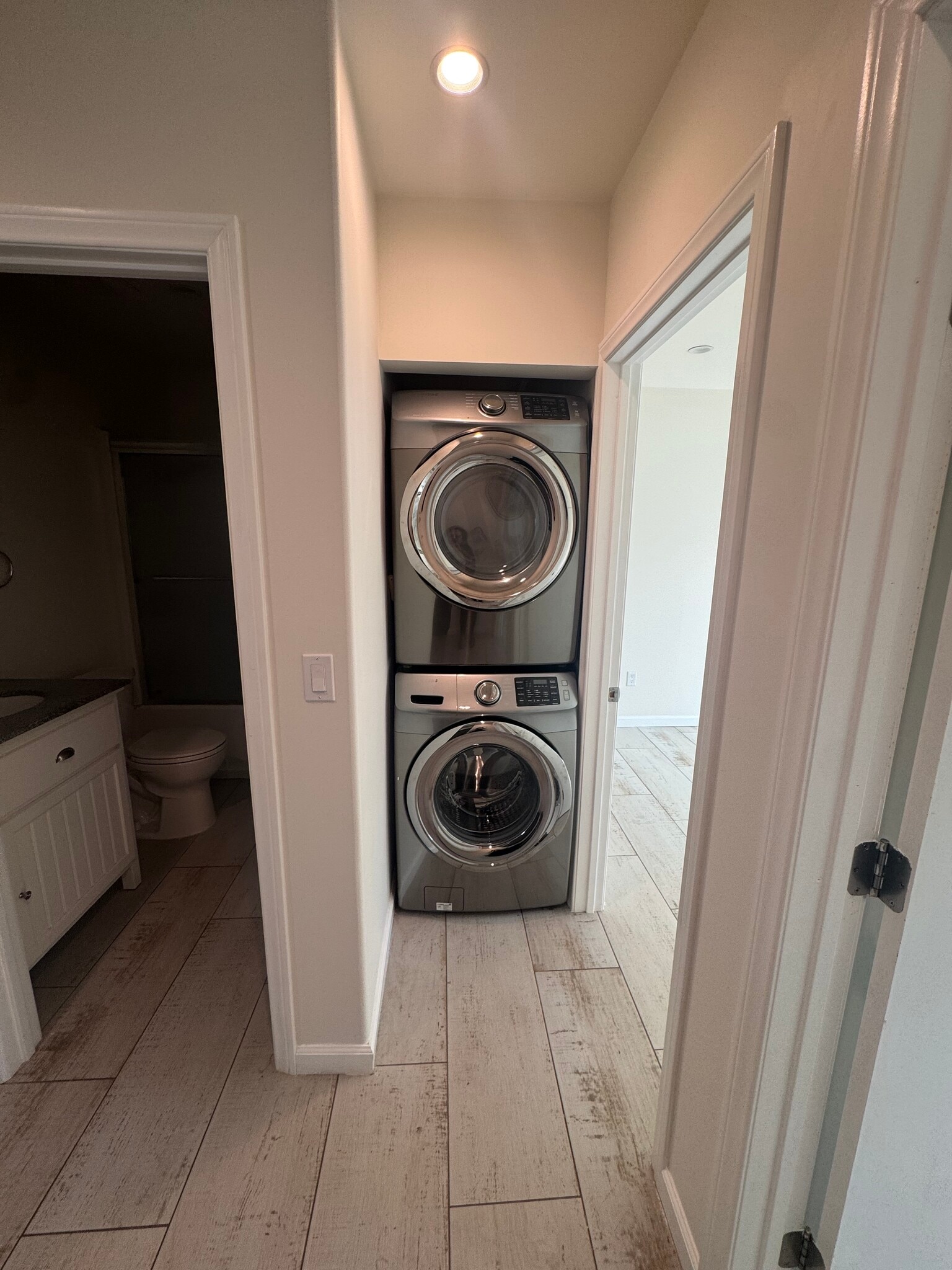 Building Photo - 10166 Petit Ave