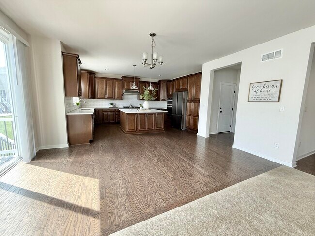 Building Photo - 6394 S Trailwoods Dr