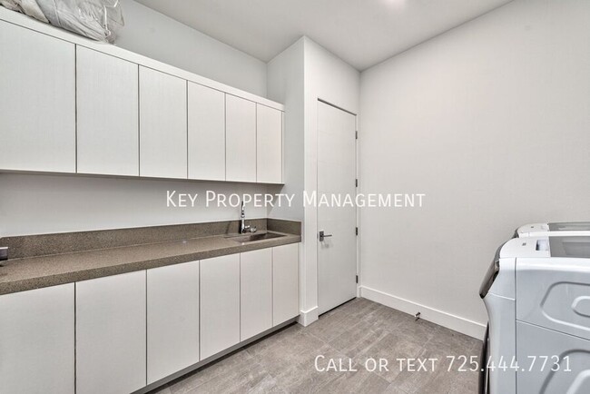 Building Photo - 702 Blackrock Rim Dr