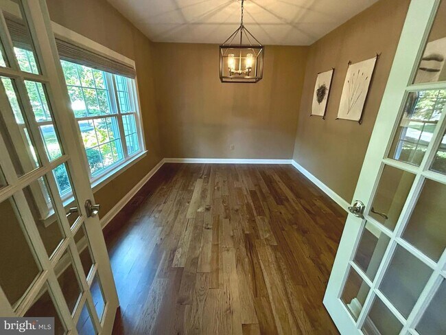 Building Photo - 3879 Charter Club Dr