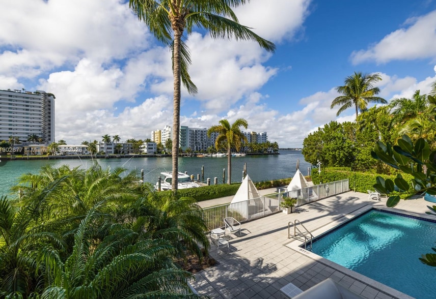 Building Photo - 7928 East Dr