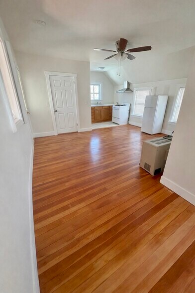 Building Photo - 53 Locust St