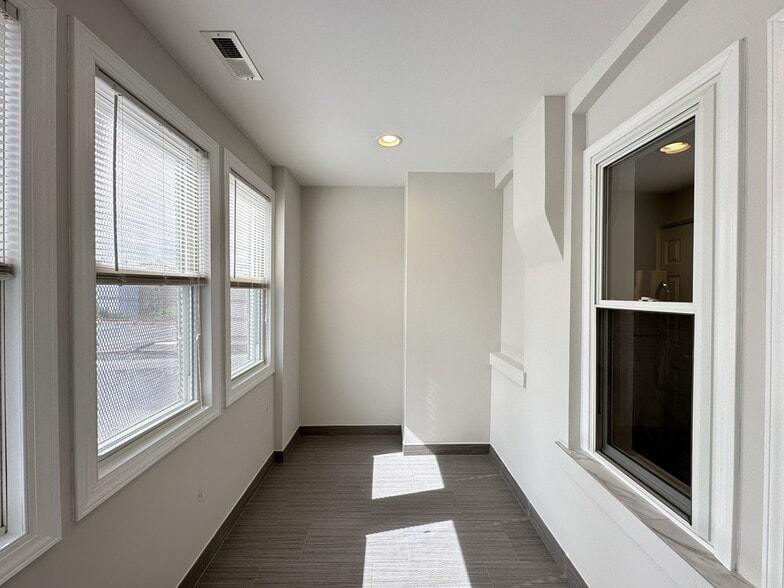 Building Photo - 3050 N Milwaukee Ave