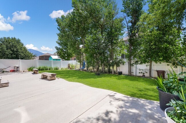 Building Photo - 1153 W 400 S