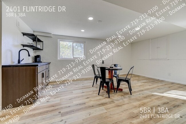 Building Photo - 2401 Flintridge Dr