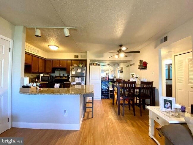 Building Photo - 5200 Hilltop Dr