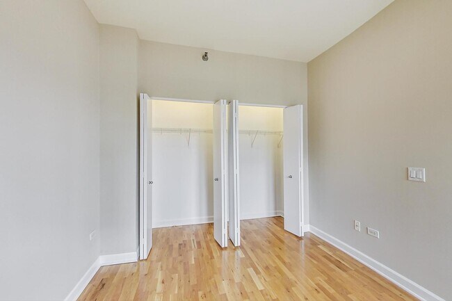 Building Photo - 1322 S Prairie Ave