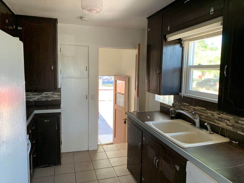 Building Photo - 1405 Worden Ave