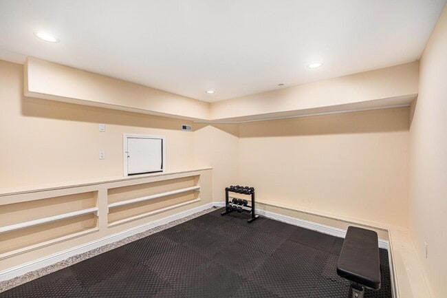 Building Photo - 2531 Wallace St