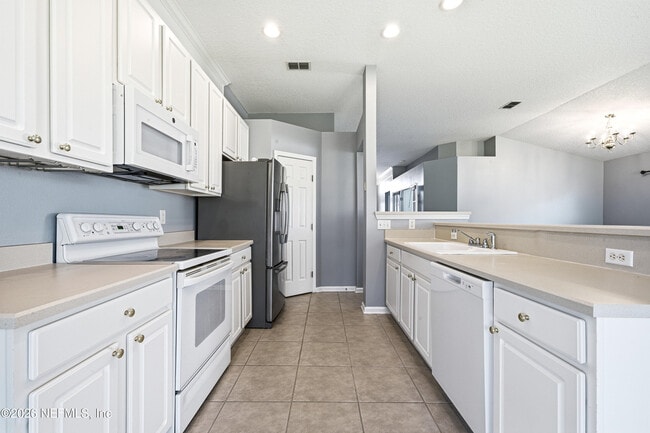 Building Photo - 1380 Fairway Village Dr