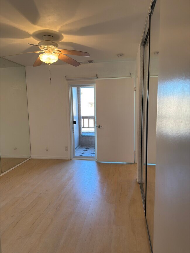 Building Photo - 3142 Midway Dr