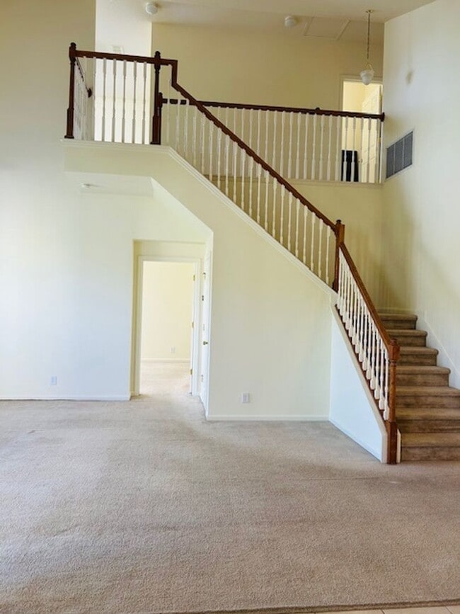 Building Photo - VICTORIA PARK 2-Story - 4 bedroom 2.5 bath 2 car garage AVAILABLE NOW - contact Karen Guardino, R...