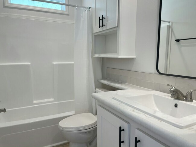 Building Photo - 4930 Coopers Hawk Pl