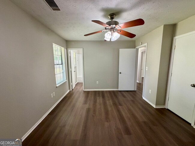 Building Photo - 5663 St Thomas Dr