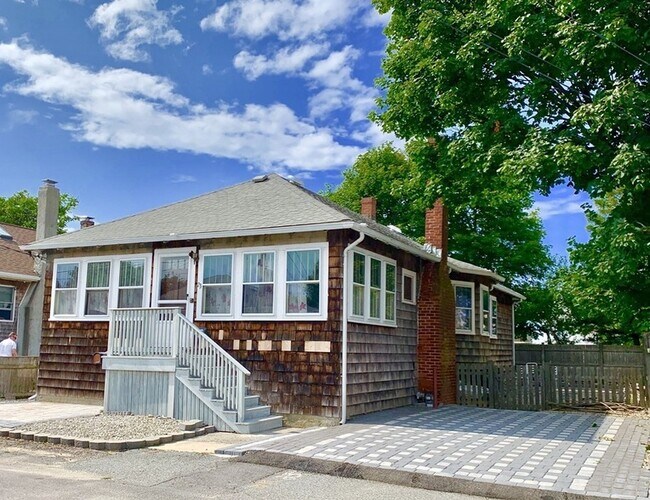 Building Photo - 23 R St