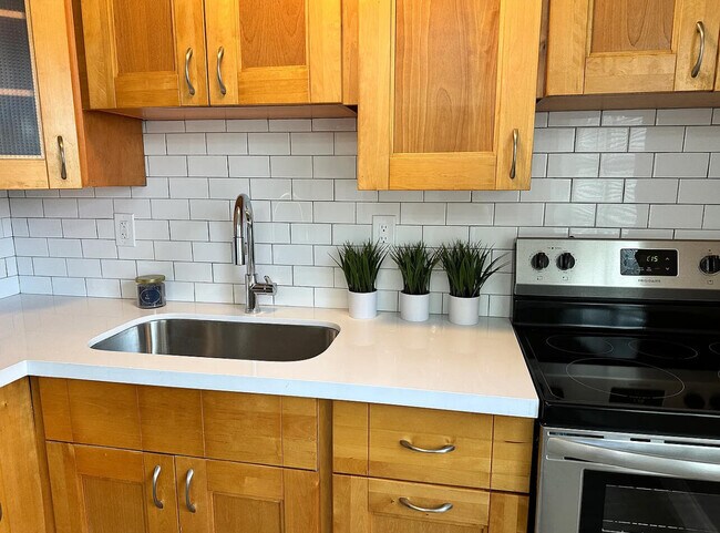 Building Photo - 110 SE 7th St