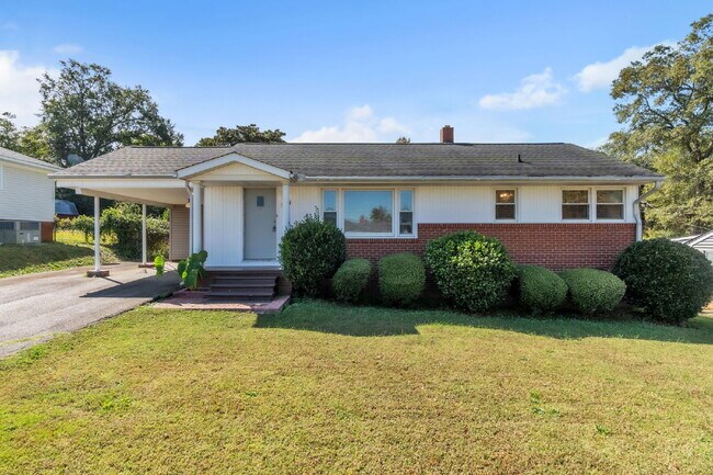 Building Photo - Stylish 3 Bedroom, 2 Bath Ranch with Bright Sunroom and Modern Comforts